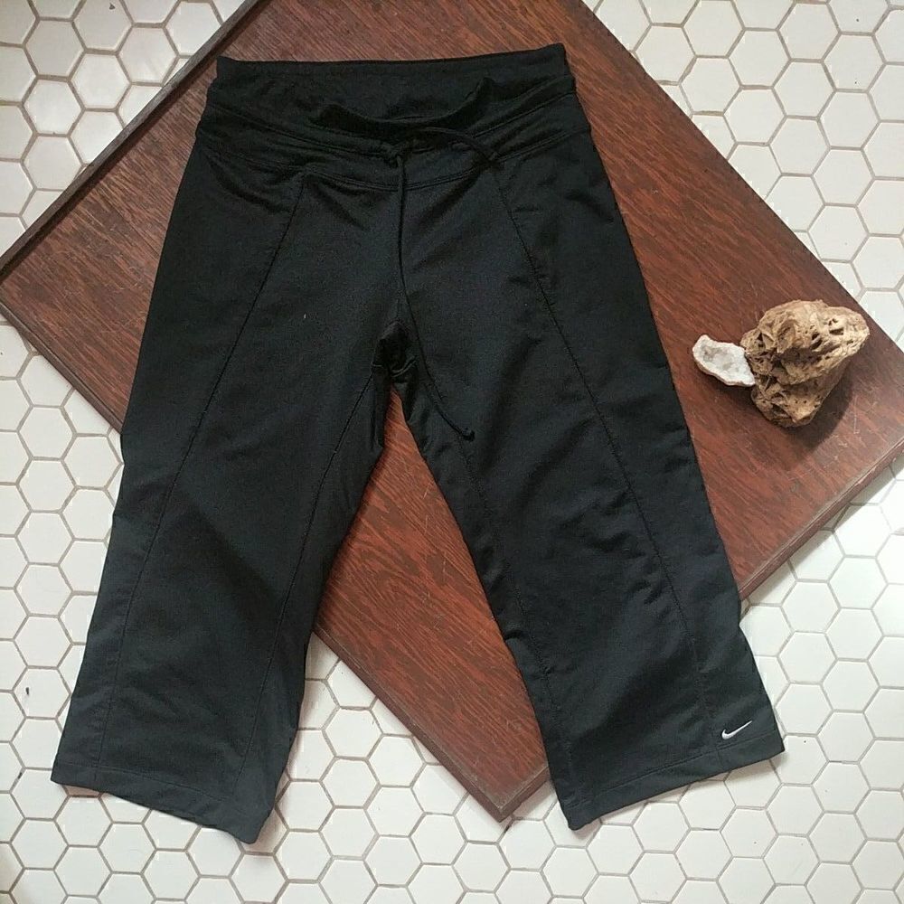 Nike DriFit Black Yoga Training Capri